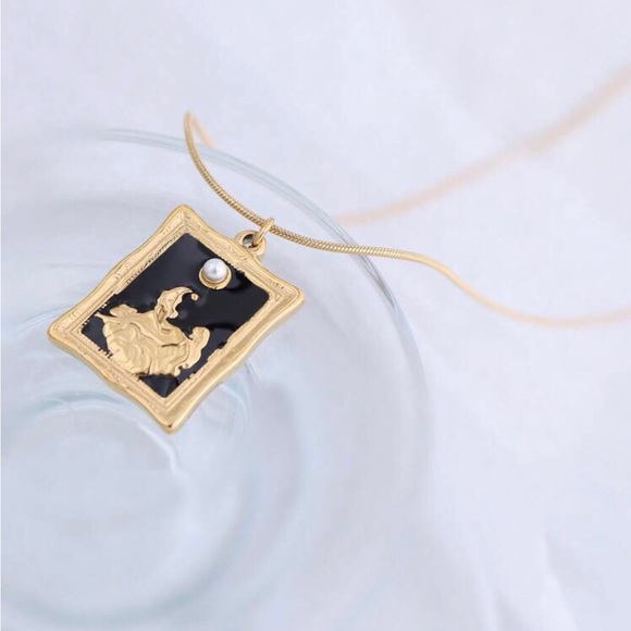 Reclining Woman Portrait Painting Artistic Picture Frame Pearl 18K Gold Necklace - Picture 2 of 16